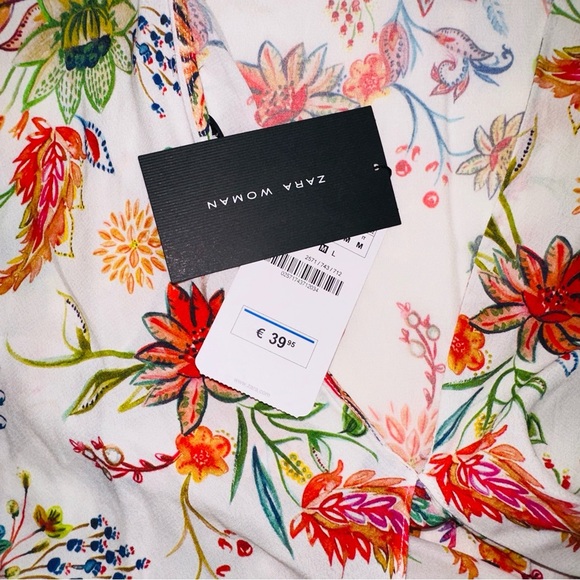 Zara floral flutter sleeves top - Picture 8 of 8